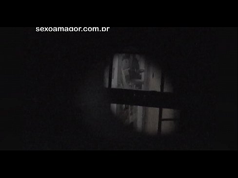 ❤️ Блонди ба таври махфӣ аз ҷониби як сайёҳи ҳамсоя, ки паси хиштҳои холӣ пинҳон шудааст, сабт мешавад ❤ Суперпорно дар мо ☑