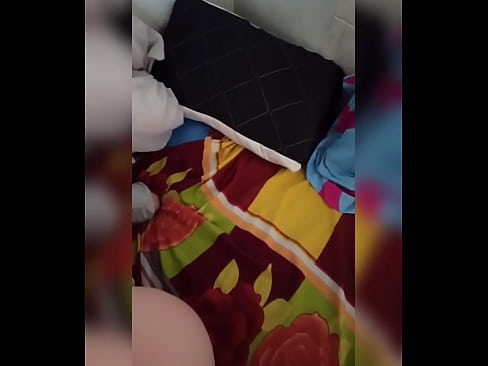 ❤️ Ҳамҳуҷраи ман дар хона танҳо мемонад, зеро шавҳараш ба рухсатӣ меравад ва ман аз фурсат истифода бурда, ӯро сиҳат мекунам ва харашро аз шир пур мекунам ❤ Суперпорно дар мо ☑