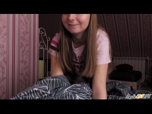 ❤️ Blondie БФФ-и худро амиқ мехӯрад ва дар даҳони худ кончатро мегирад ❤ Суперпорно дар мо ☑